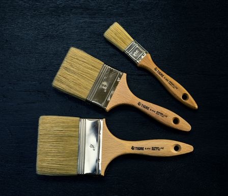 Wooden brush for linseed oil paints
